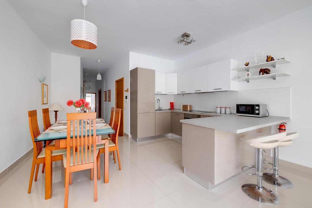 Prime Location Apartment With Side Seaviews スリーマ エクステリア 写真