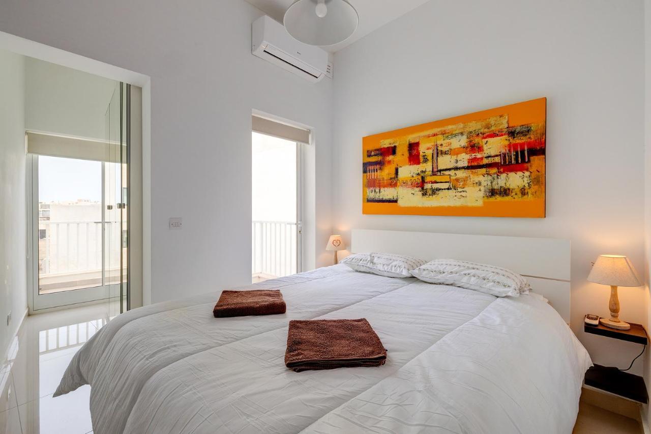 Prime Location Apartment With Side Seaviews スリーマ エクステリア 写真