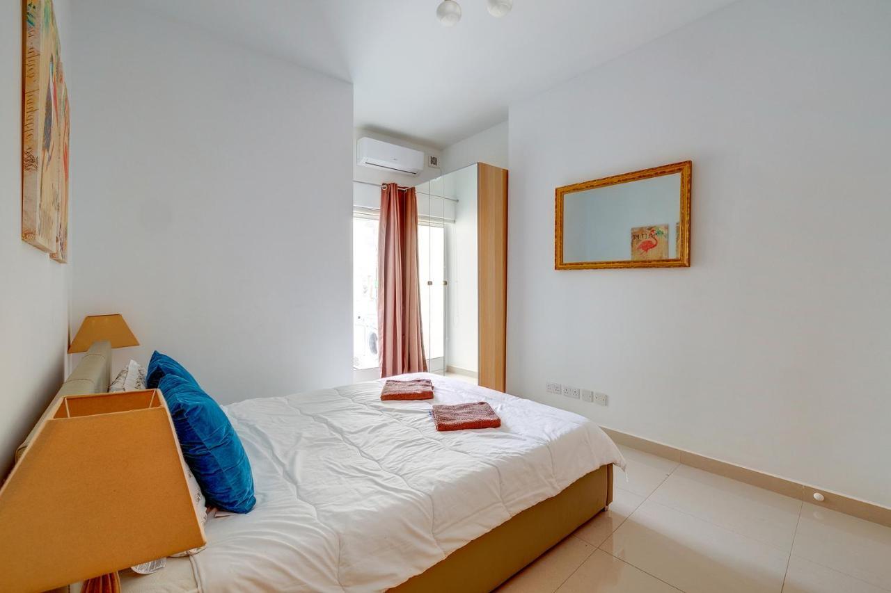 Prime Location Apartment With Side Seaviews スリーマ エクステリア 写真
